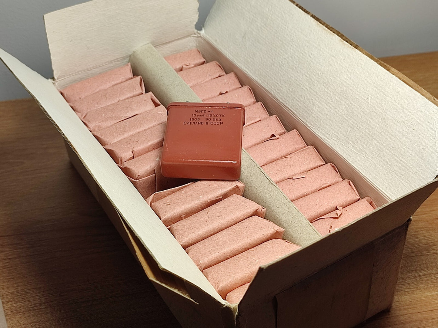 Lot of 4 pcs ( Same date) MBGO-1  10 uF 160 V Russian PIO Capacitors New NOS