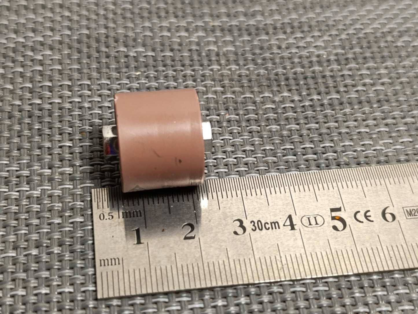 850 CentraLab Doorknob Capacitor 47pf 5KV NPO 5% (NOS) 47MMF 913- 0827-00