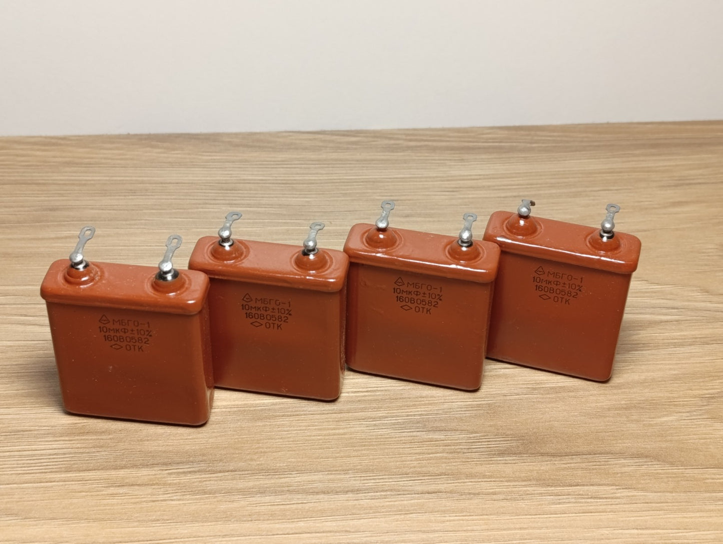 Lot of 4 pcs ( Same date) MBGO-1  10 uF 160 V Russian PIO Capacitors New NOS