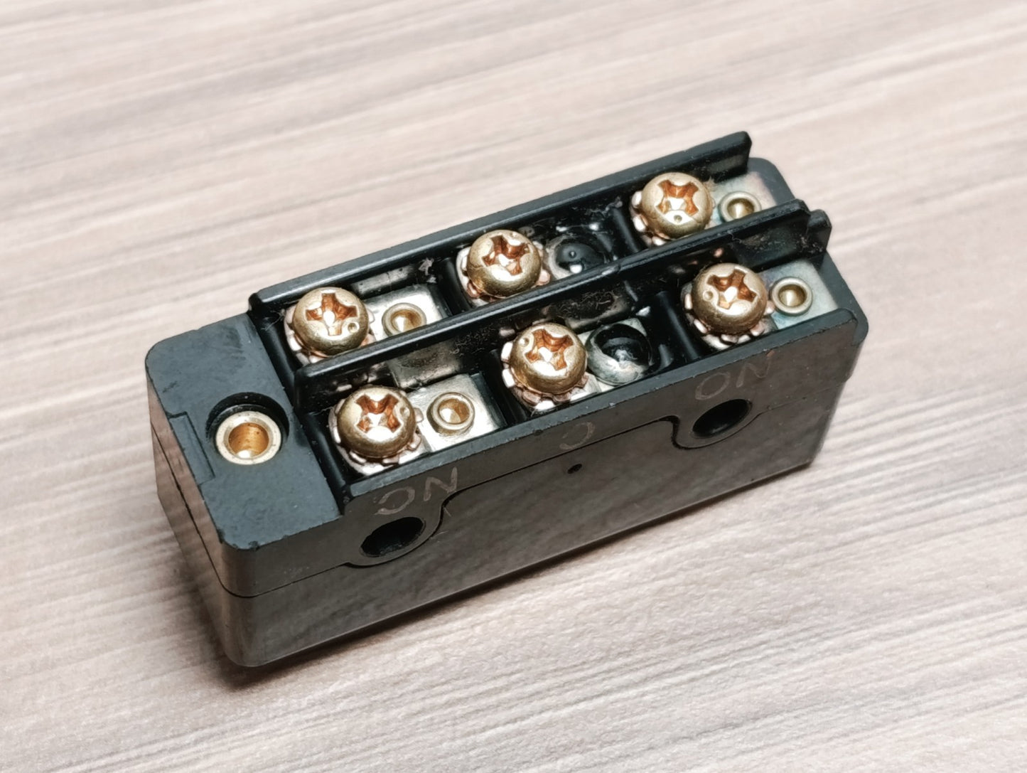 1PC NEW FIT FOR Double blade travel switch micro switch DT-2R-T3-J Yamatake