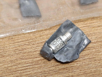 2 Stück D405АP UdSSR Д405АП Militärische Mikrowellen-Mischdiode 8,2...14,2 GHz Militär 