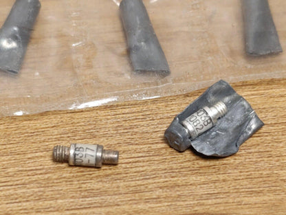 2 Stück D405АP UdSSR Д405АП Militärische Mikrowellen-Mischdiode 8,2...14,2 GHz Militär 