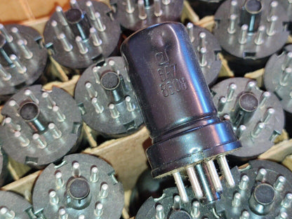 50 vnt 6A7 (6SA7 6SB7 5961 6A7) Nauji NOS Tos pačios datos HEPTODE SOVIET TUBES
