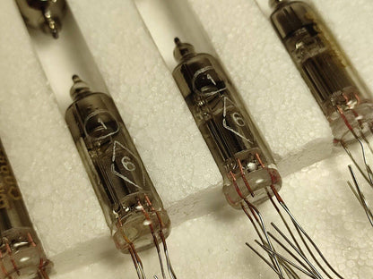 6 Stück 6J45B-V / 6Zh45B-V Miniatur-HF-Pentodenröhren UdSSR NOS